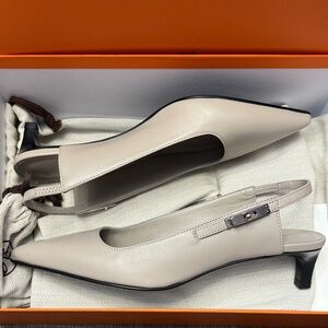 Hermes Lover 40 pump in Beige Galet (size 37)